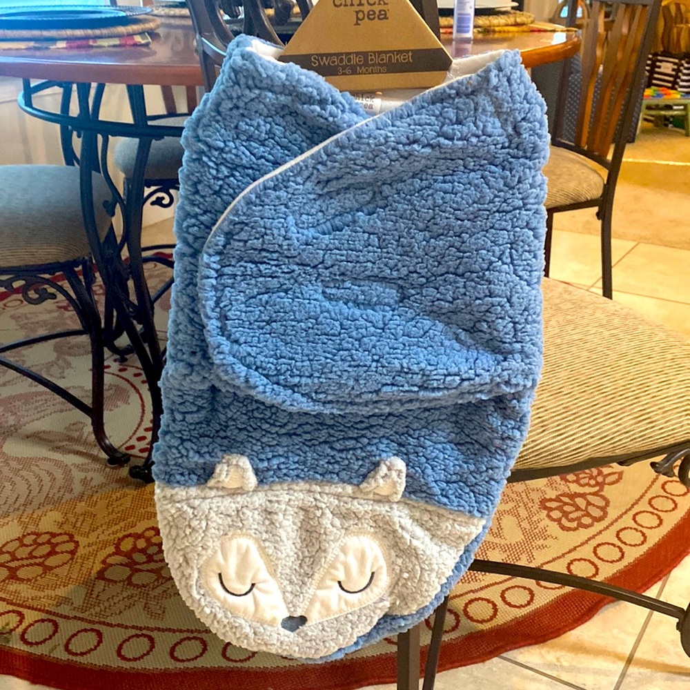 Chick Pea Sherpa Blue Fox Swaddle Blanket NWOT - 3-6 Mth.